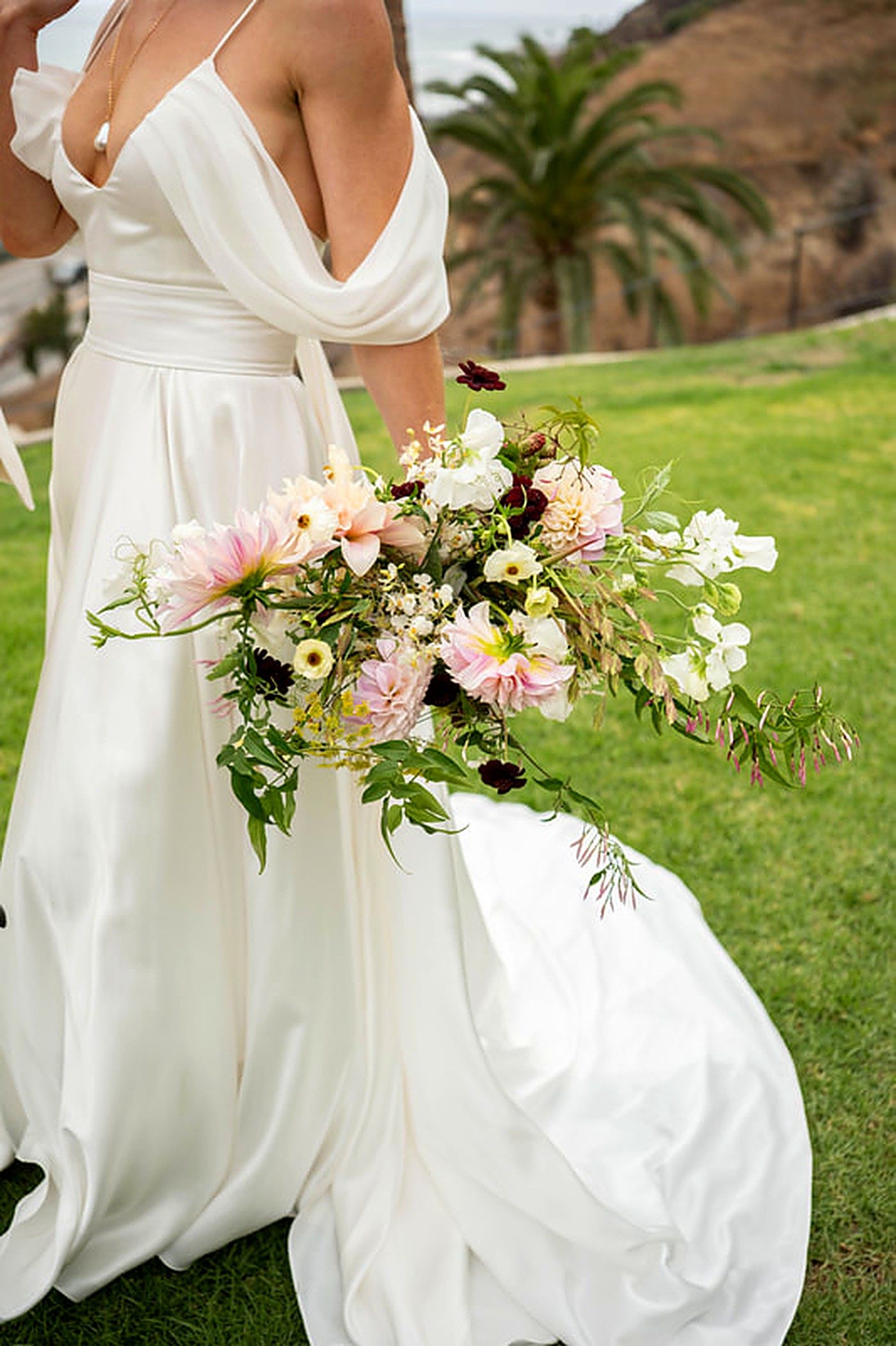 Bridal bouquet & handheld florals